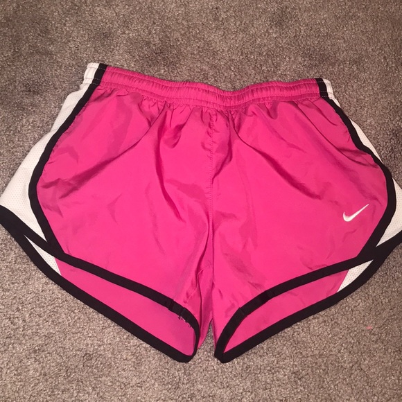 Girls Nike shorts - Picture 1 of 3